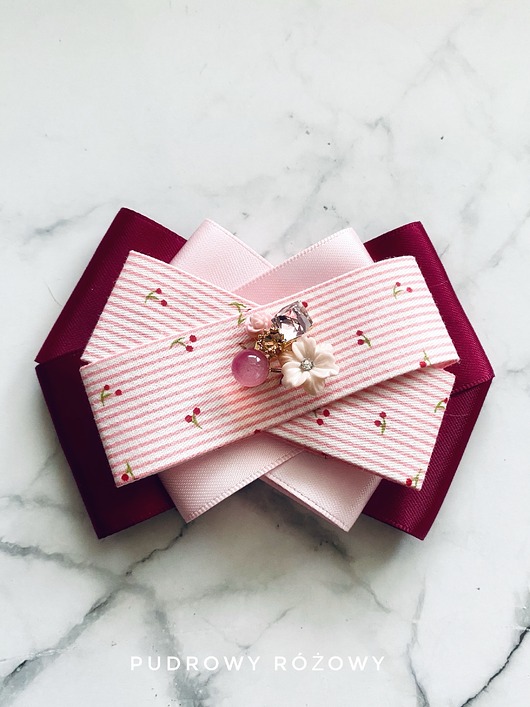 Brosza z kolekcji z wisienkami z kwiatkami Wiśnia