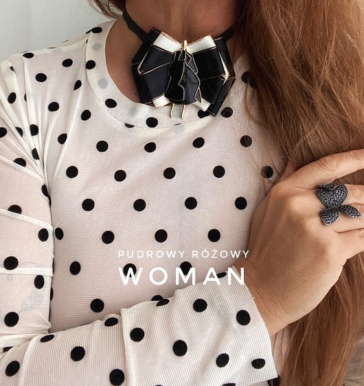 Brosza WOMAN w stylu Pop Art z artystyczną Kobietą