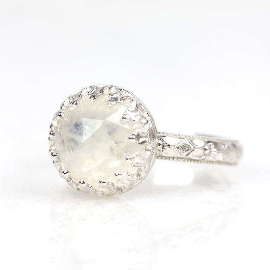 Srebrny pierścionek Princess z kamieniem księżycowym w stylu Vintage