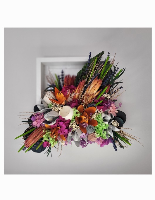 Elegancka kompozycja z suszonych kwiatów w ramie