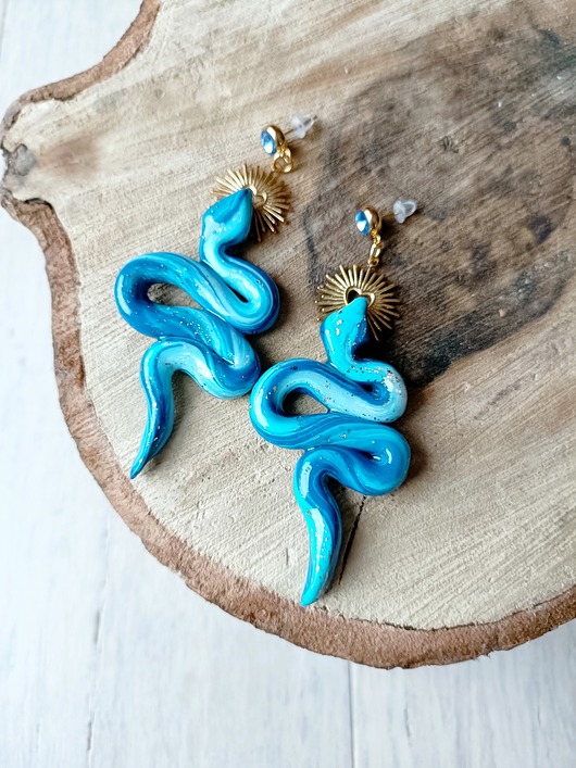 Długie ręcznie lepione niebieskie kolczyki WĘŻE