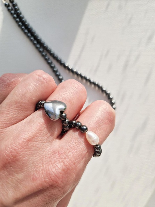 Zestaw grafitowych pierścionków z sercem