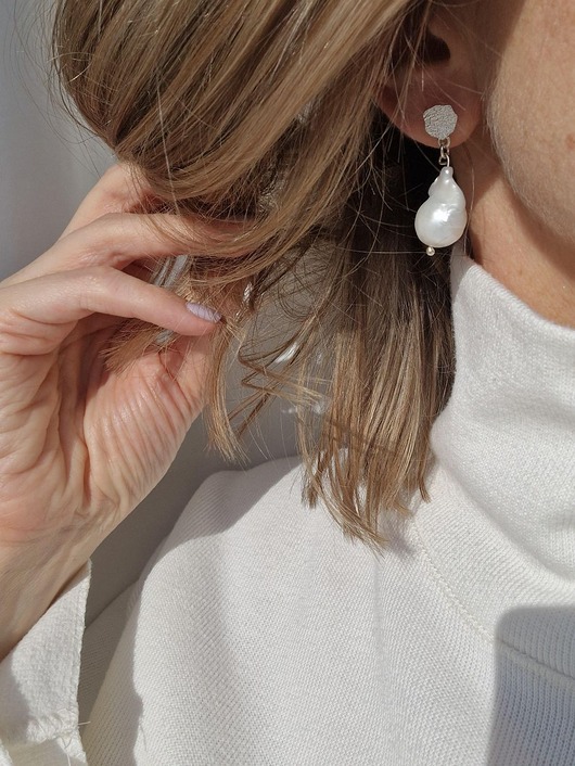 Srebrne kolczyki z perłą barokową