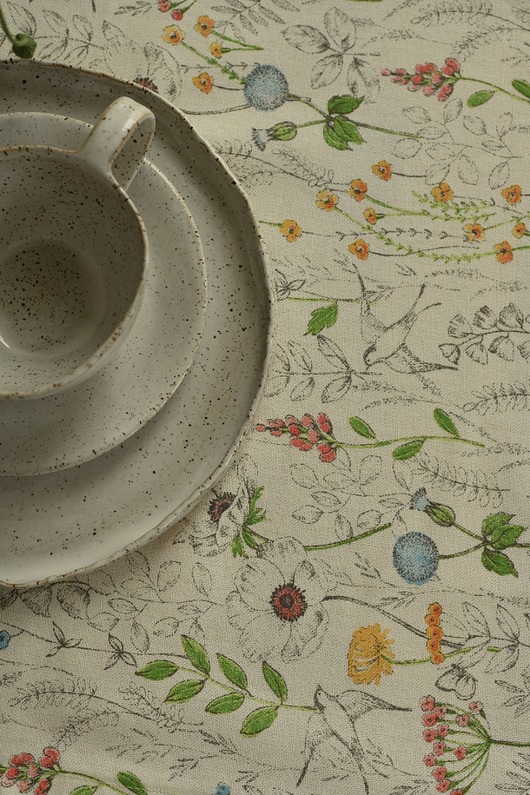 Obrus w kolorowe kwiaty