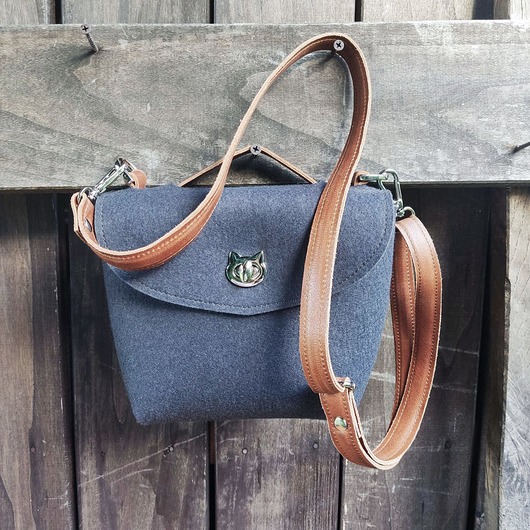 Torebka z filcu wełnianego - z klapą - grafitowy filc wełniany 100%