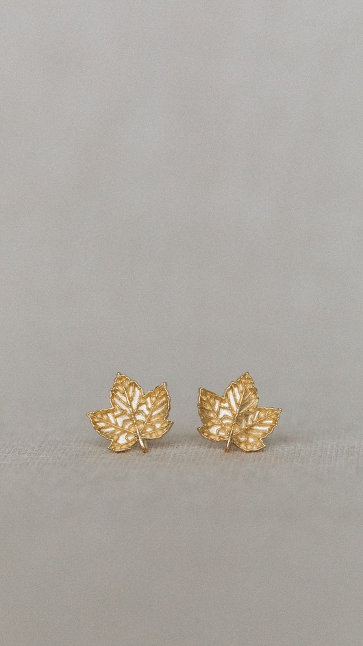 Pozłacane kolczyki listki KLONU JAWORA na sztyft