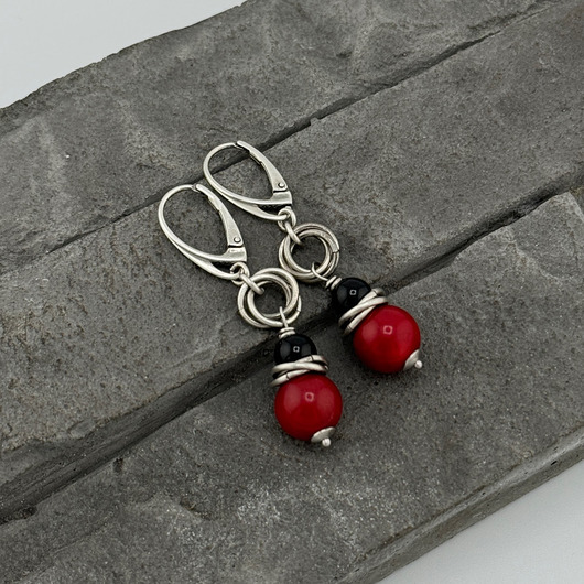 Koral i onyks zaplecione