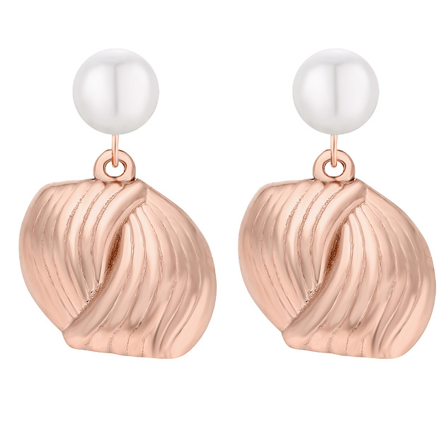 Kolczyki perły z plecionymi retro zawieszkami z różowego złota