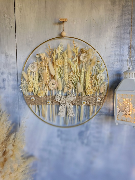 Boho dekoracja, Obręcz z suszonymi kwiatami w kolorze kremowym