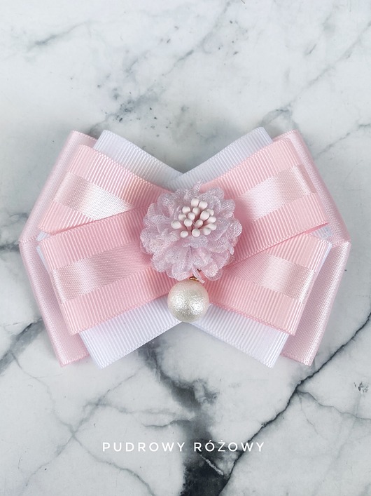 Pudrowa Brosza z kwiatem toulowym