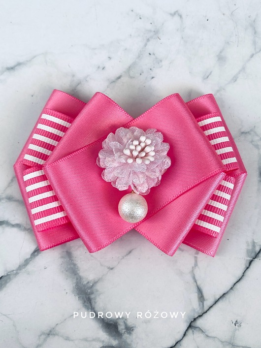 Pudrowa Brosza z kwiatem toulowym