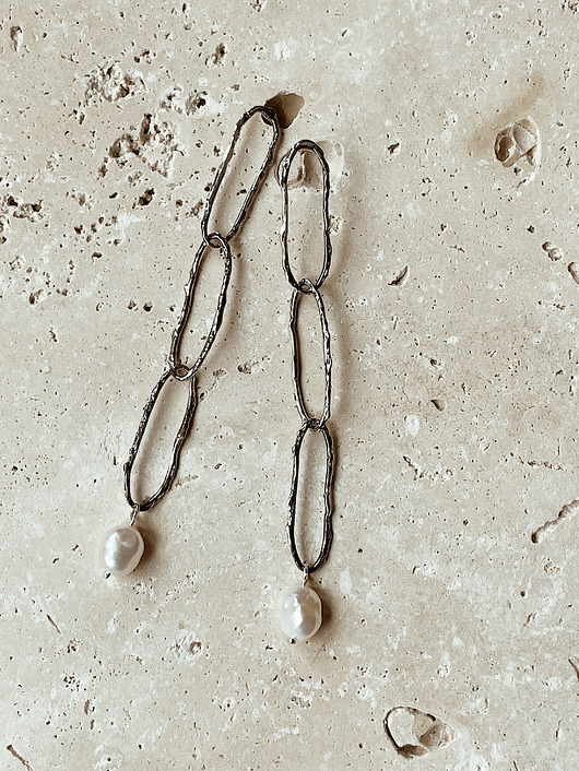 Kolczyki srebrne długie z perłą Umi