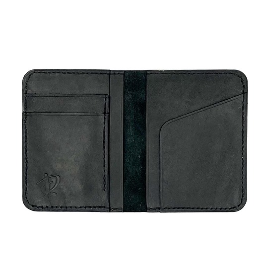 Czarny portfel ręcznie uszyty ze skóry.