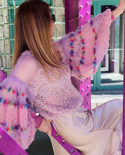 Sweter różowy z balonowymi rękawami moheru jedwwb