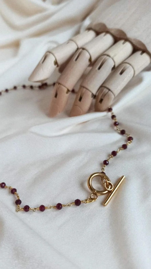 Naszyjnik, amulet z kamieniem granatu