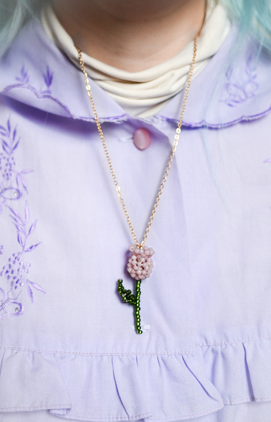 Naszyjnik tulipan w kolorze mauve, kwiat na walentynki