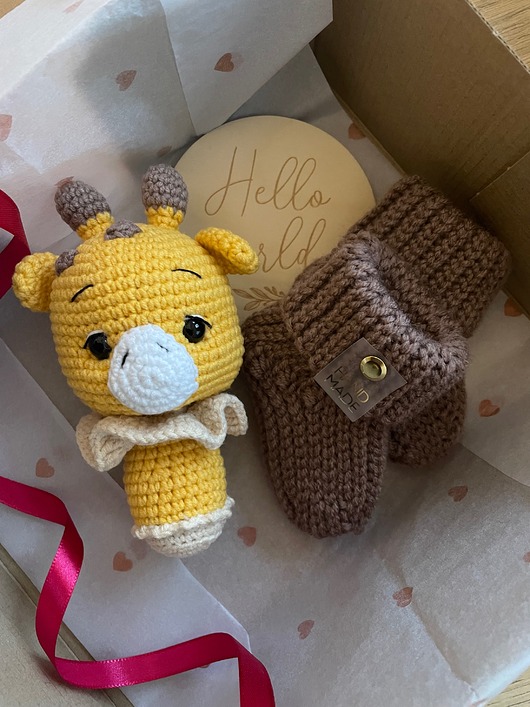 Gift box - maskotka żyrafka + skarpetki