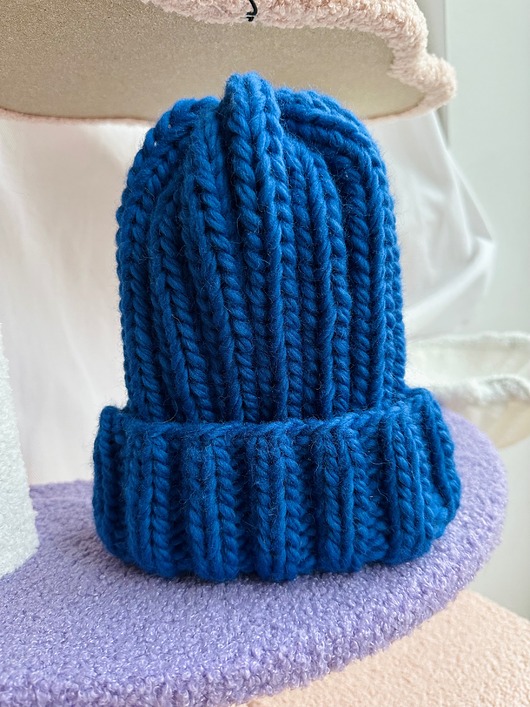 Gruba wełniana czapka beanie 100% wełna handmade kobalt niebieska