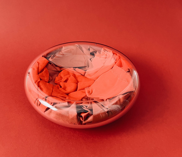 LADY IN RED misa / patera