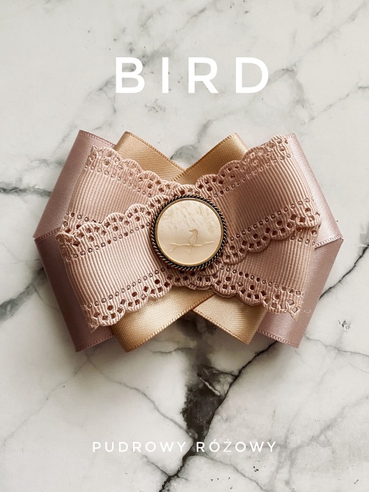 Brosza z kolekcji BIRD z masy perłowej z cudnym ptaszkiem NEW