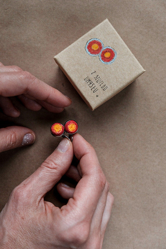 KwiaTulki Polne - Lekkie czerwone kolczyki tekstylne na prezent dla niej