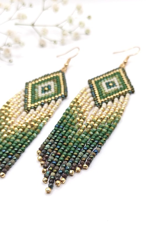 Kolczyki z koralików z frędzlami