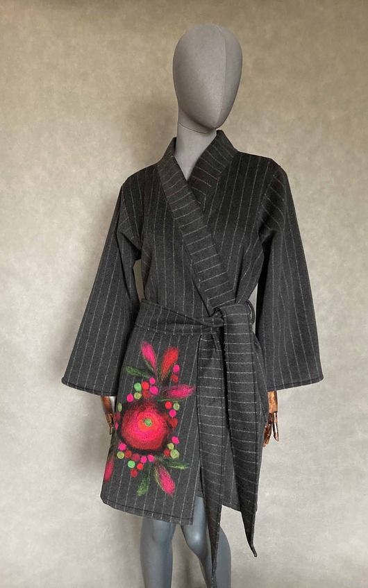 Kimono płaszcz wełna kwietny wzór.