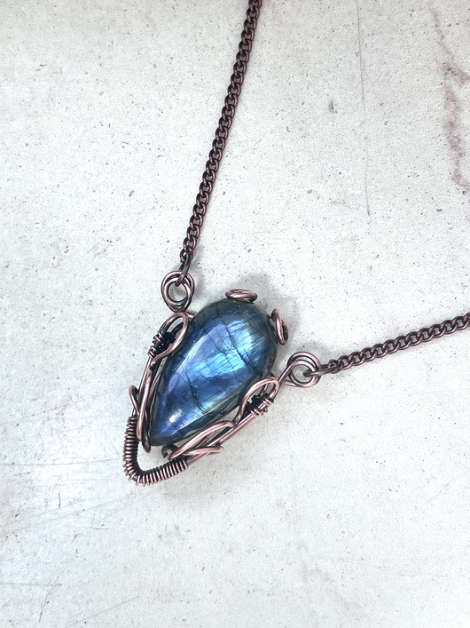 Unikalny miedziany naszyjnik z labradorytem