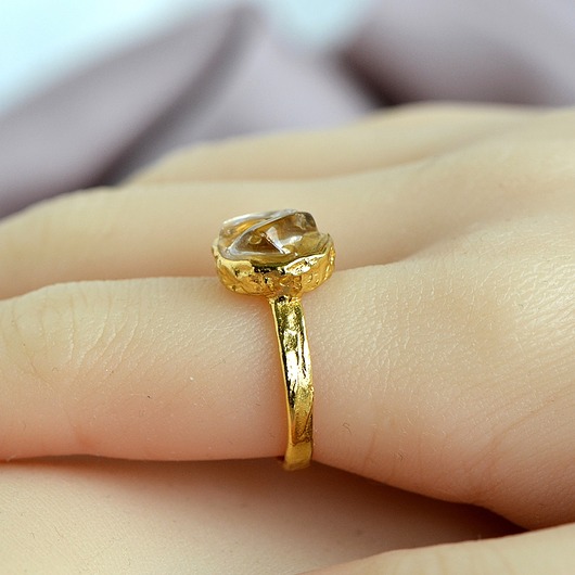 Pierścionek z Kwarcem Dymnym