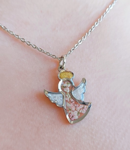 Naszyjnik kwiatowy ANIOŁEK w żywicy pamiątka na komunię