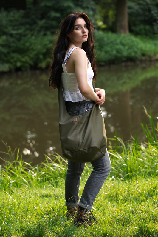 Zielona torba hobo w stylu boho / vegan