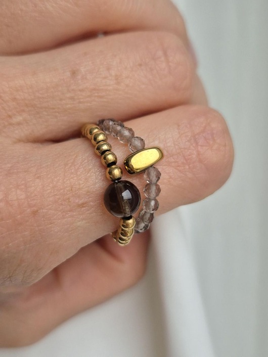 Zestaw brązowych pierścionków z kwarcu dymnego i złotych hematytów