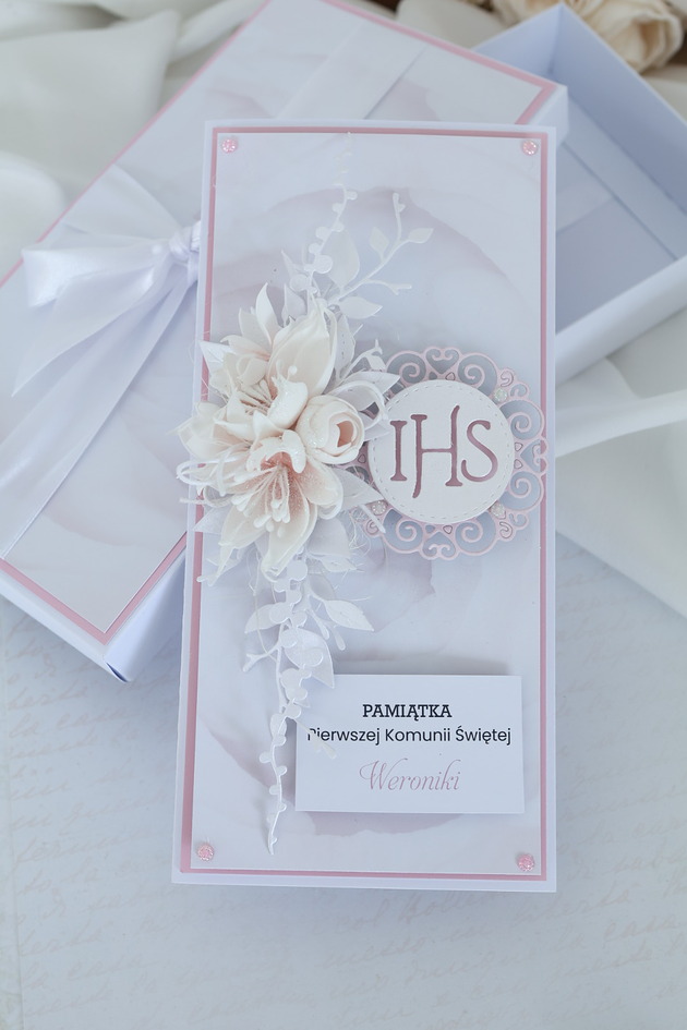 Kartka na komunię dla dziewczynki różowa