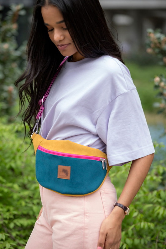 Nerka z wodoodpornego nubuku tapicerskiego w kolorze musztardowo turkusowym.