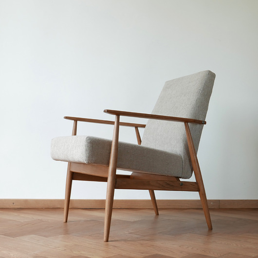 Fotel Lisek PRL, Typ 300-190, Po renowacji, Vintage, Beżowy; Dębowy