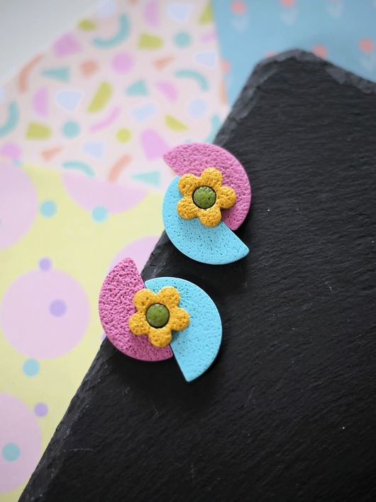 Wiosenne kolczyki kwiatki na sztyfcie