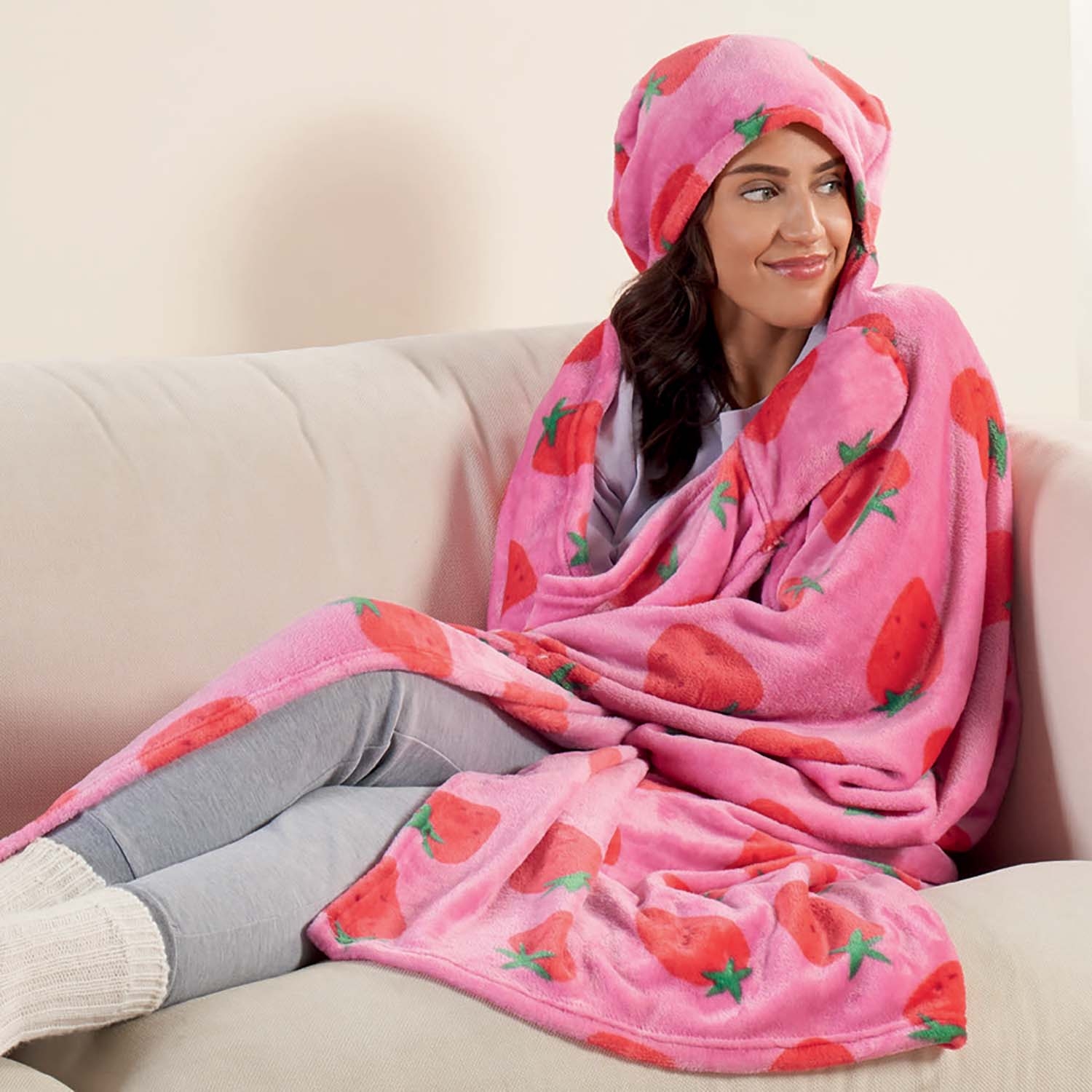 Koc z kapturem 130 x 170 cm Smukee Home, truskawki, różowy