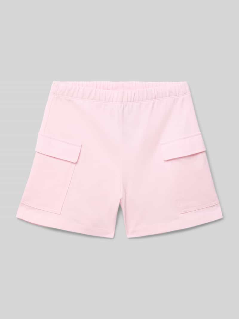Szorty z dzianiny dresowej o kroju regular fit z naszywką z logo