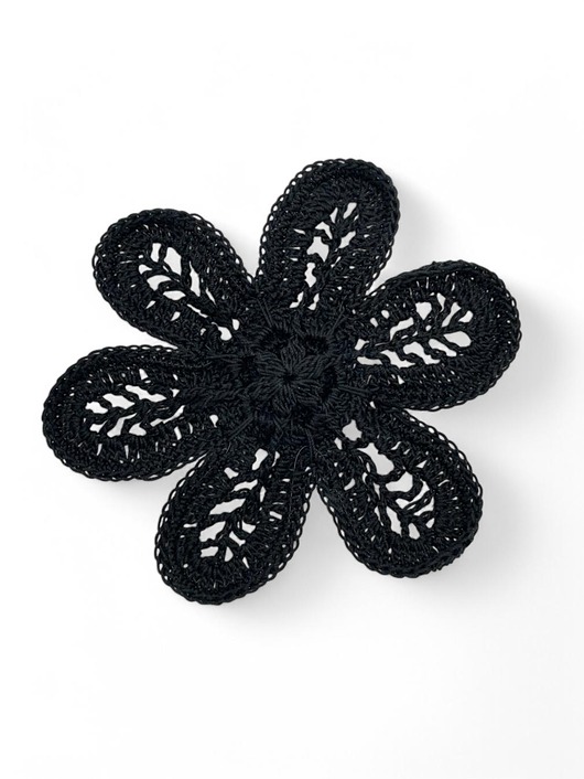 Broszka kwiat ażurowa - czarna