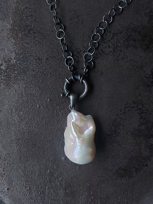 Srebrny wisiorek / Choker z dużą perłą barokową