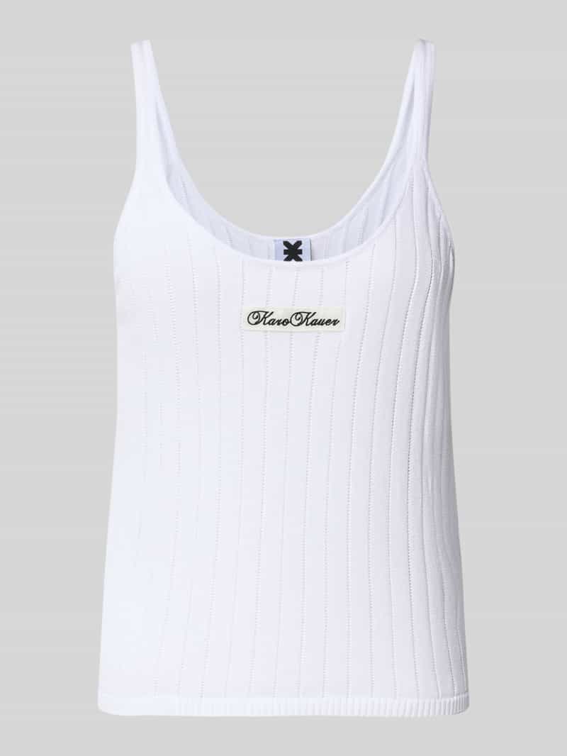 Top z dzianiny z naszywką z logo