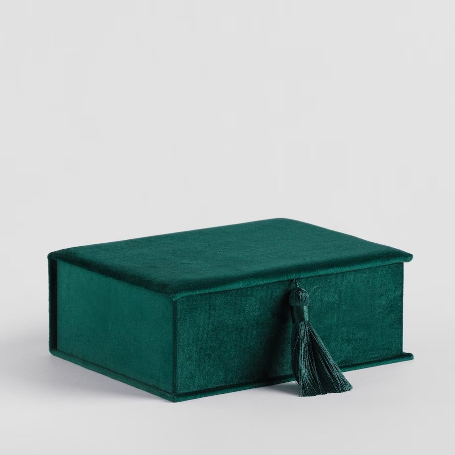 Ciemnozielona szkatułka na biżuterię Home & You pluszowa home&you zielona