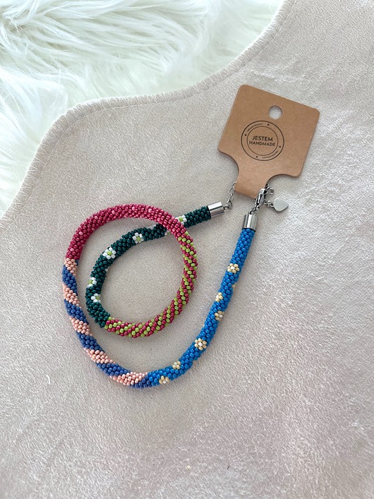 Naszyjnik handmade wykonany na szydełku z ponad 1600 szklanych koralików