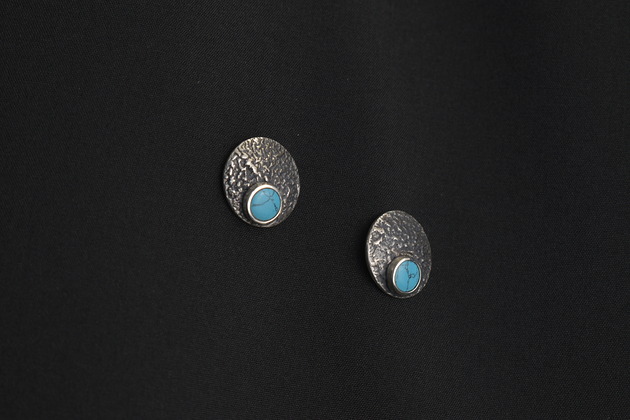 Srebrne kolczyki na sztyfcie z turkusem