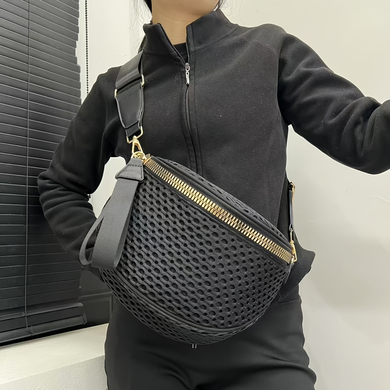 TEMU Damska stylowa, lekka torba na klatkę piersiową z siatki, półokrągła, casualowa, sportowa torba na ramię, z solidnym kolorowym, teksturującym