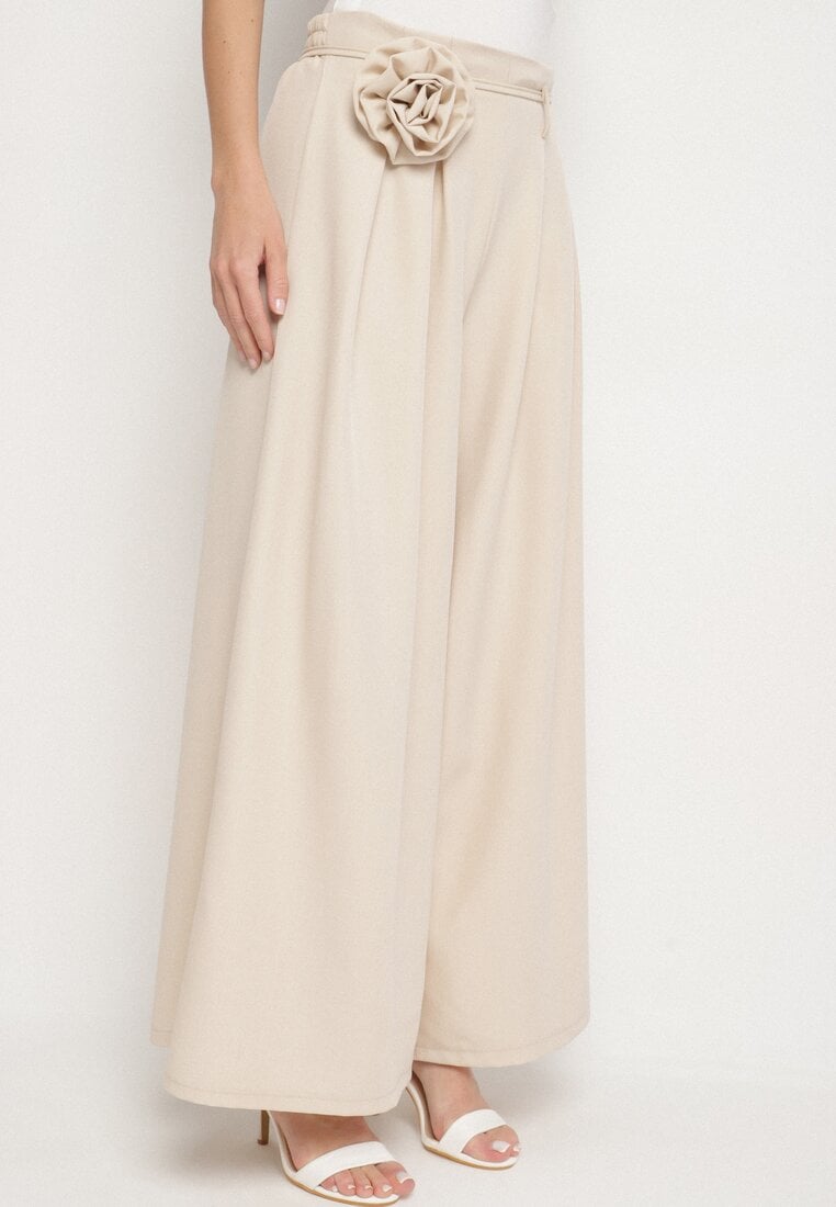 Beżowe Spodnie Typu Palazzo z Kwiatową Broszką Lirisse