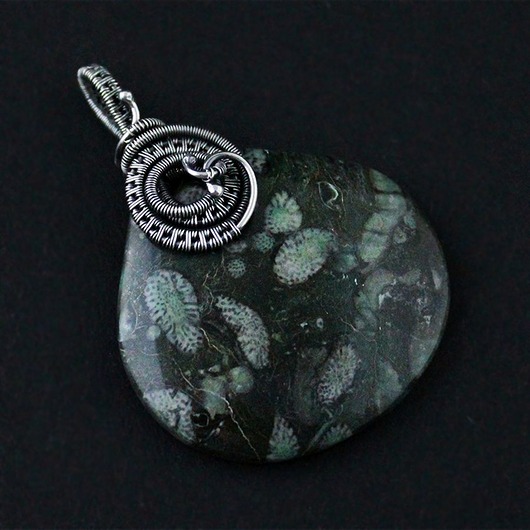 Amelia - duży wisior wire-wrapping i agat mszysty