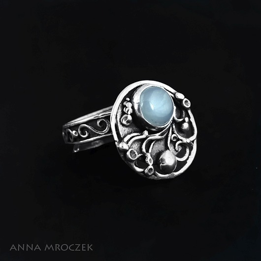 Pierścionek Chalcedon w splocie