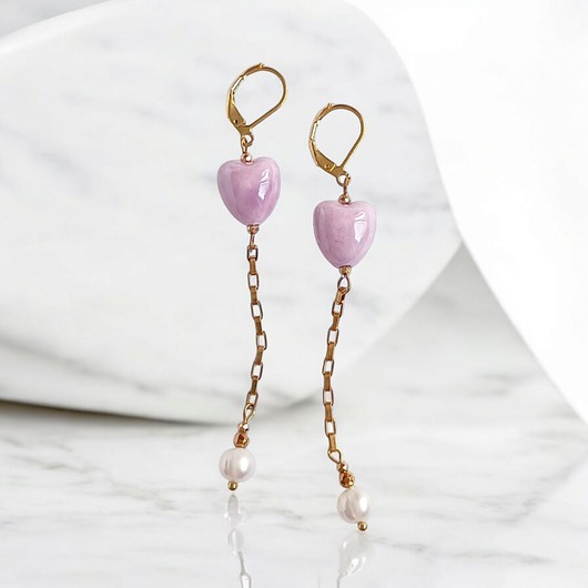 Kolczyki dłuuugie : serduszka ceramiczne i perły : różowe