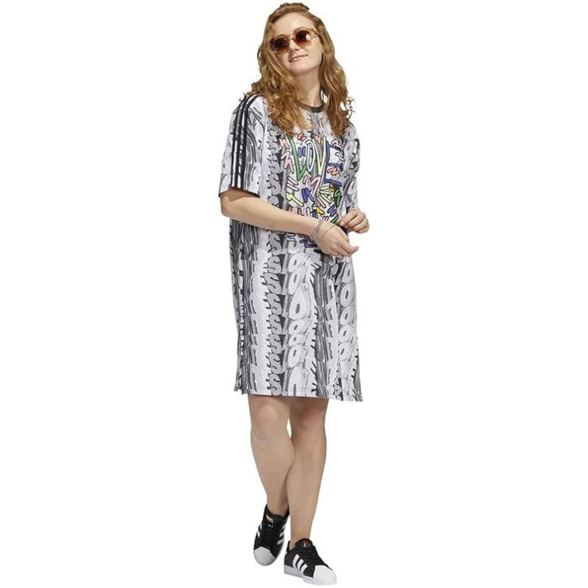 Sukienka dziewczęca Adidas Love Unites Doodle luźna t-shirtowa-XXS